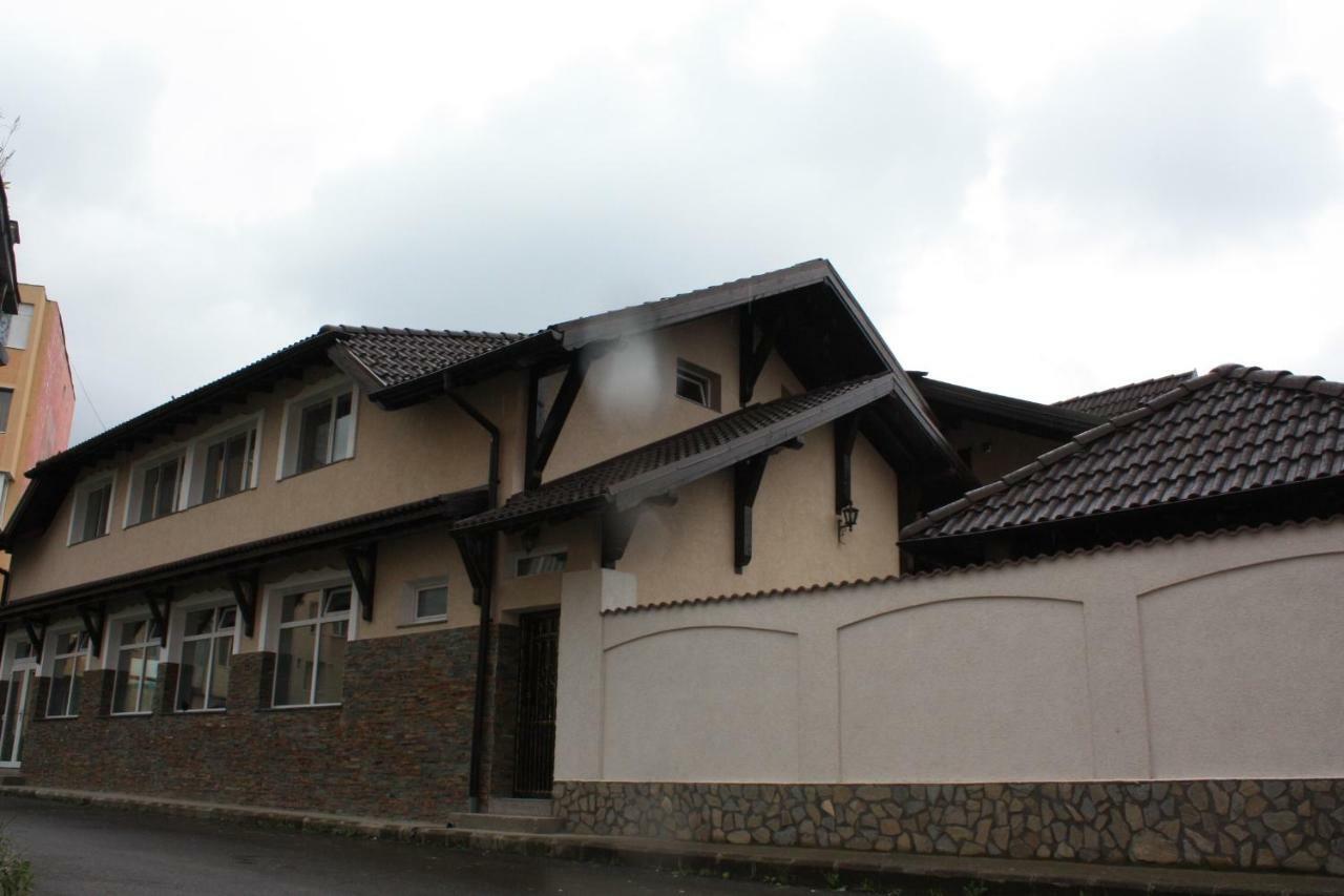 Hotel Casa Ianis Braşov Esterno foto