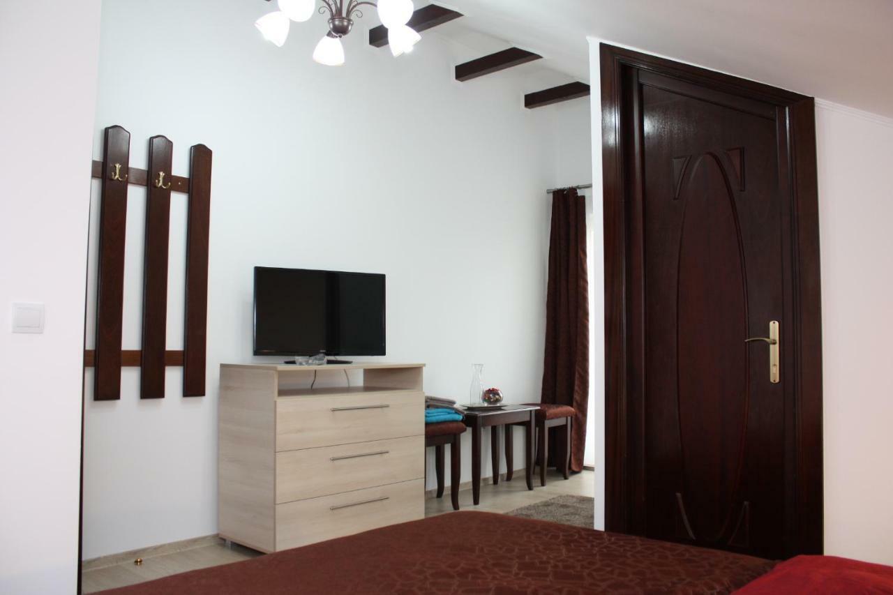 Hotel Casa Ianis Braşov Esterno foto