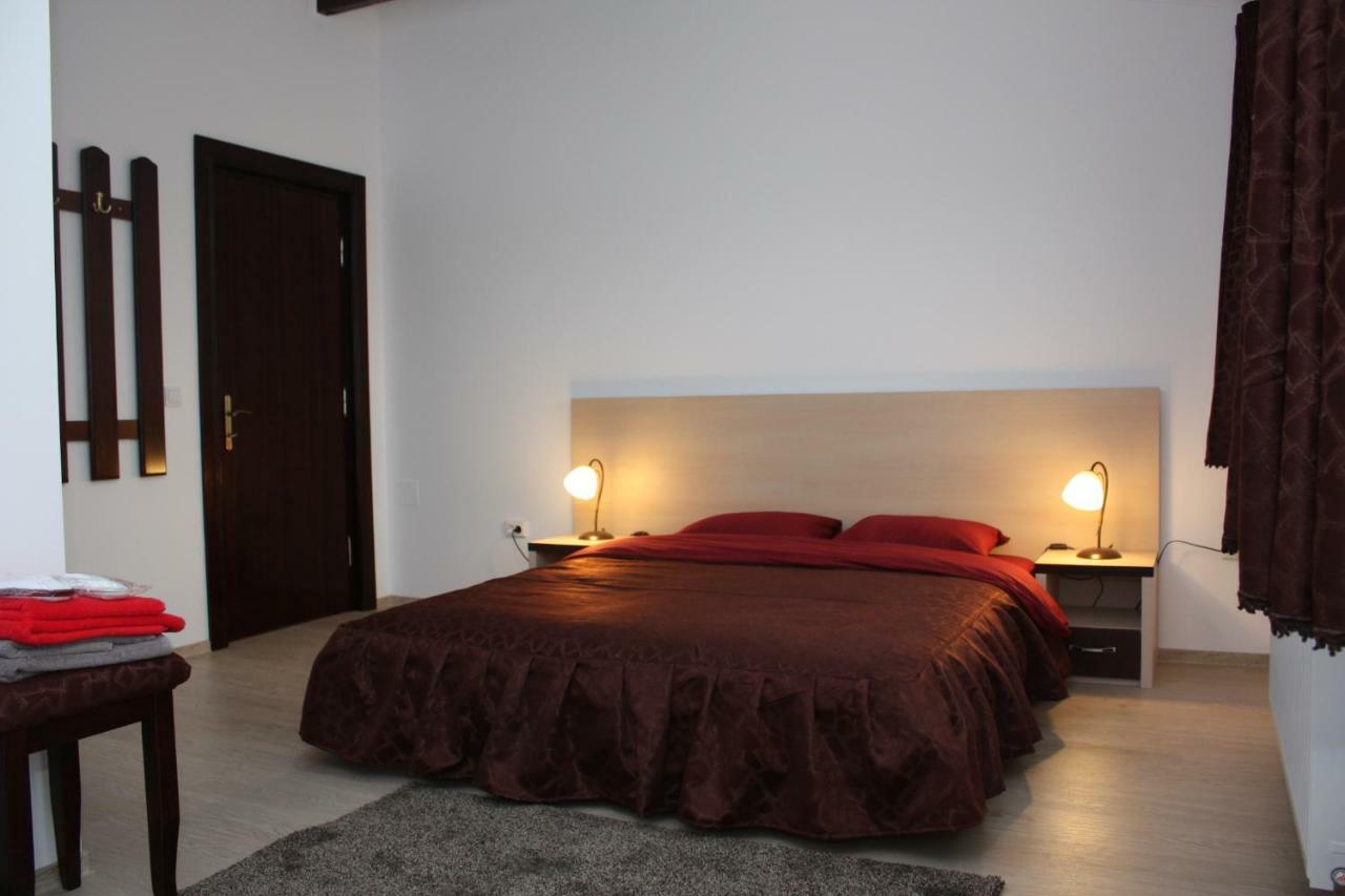 Hotel Casa Ianis Braşov Esterno foto