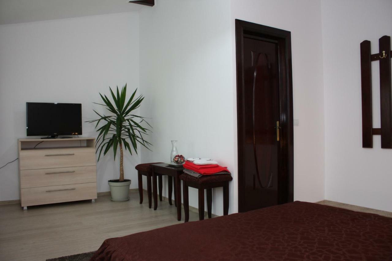 Hotel Casa Ianis Braşov Esterno foto