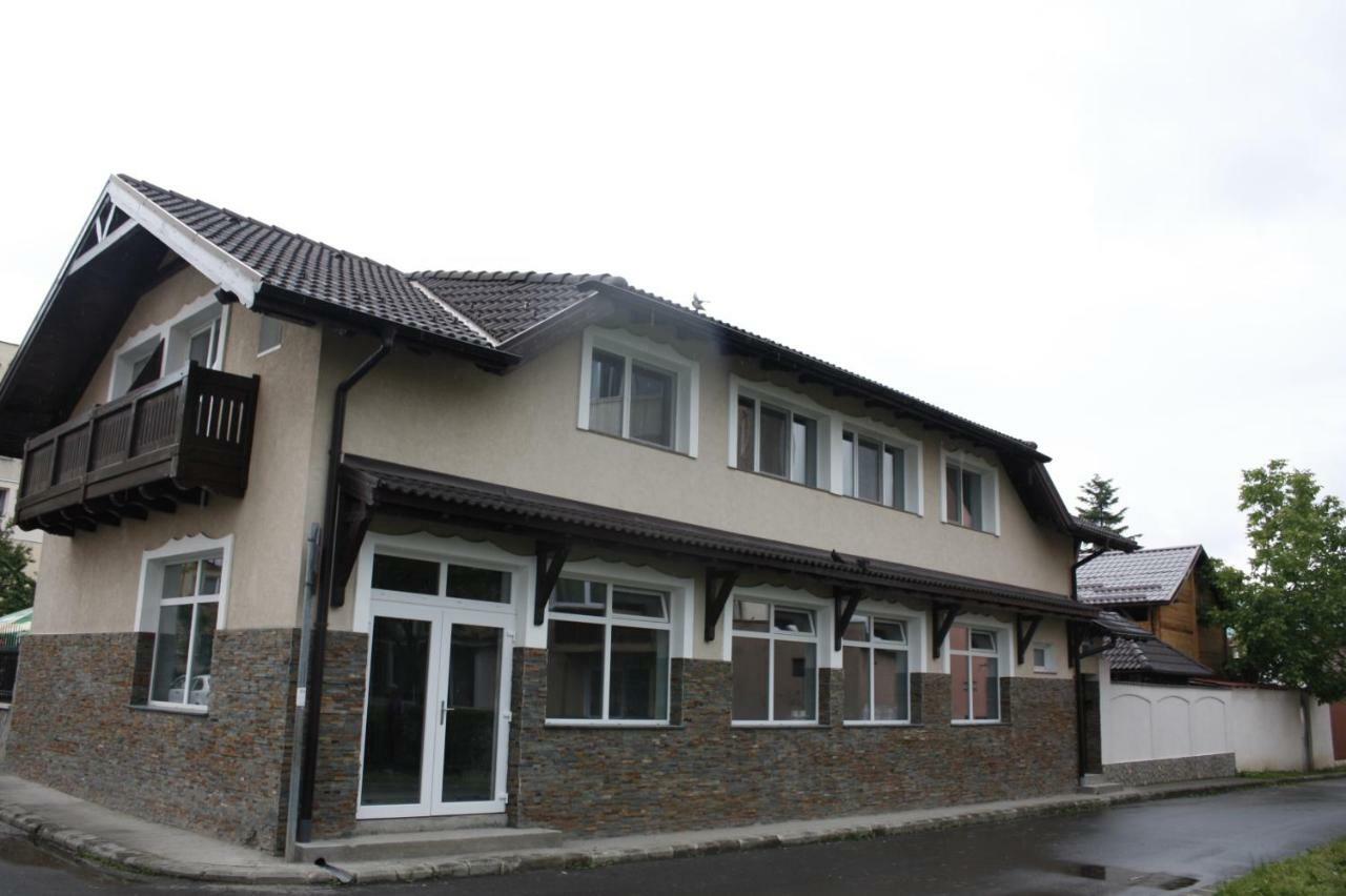 Hotel Casa Ianis Braşov Esterno foto