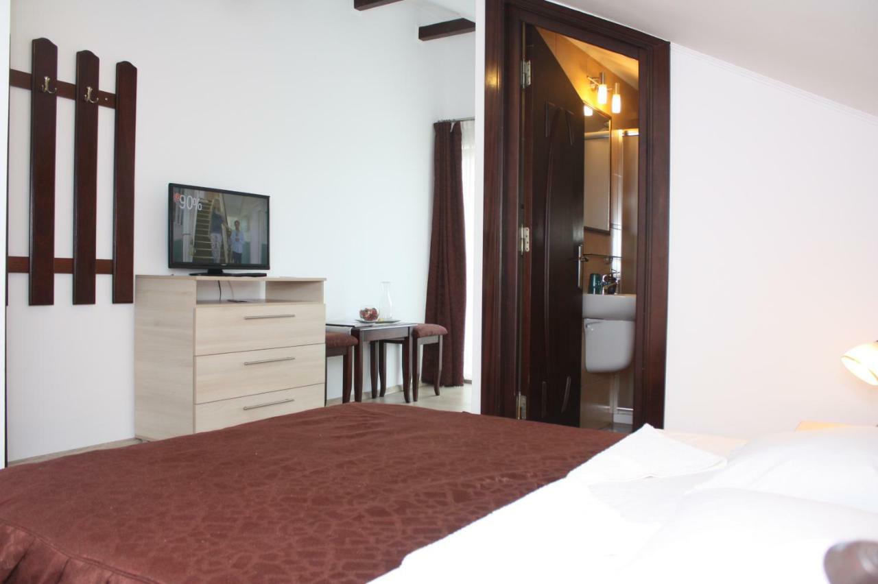 Hotel Casa Ianis Braşov Esterno foto