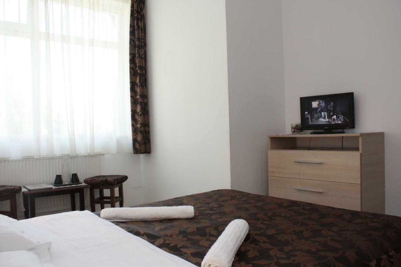 Hotel Casa Ianis Braşov Esterno foto