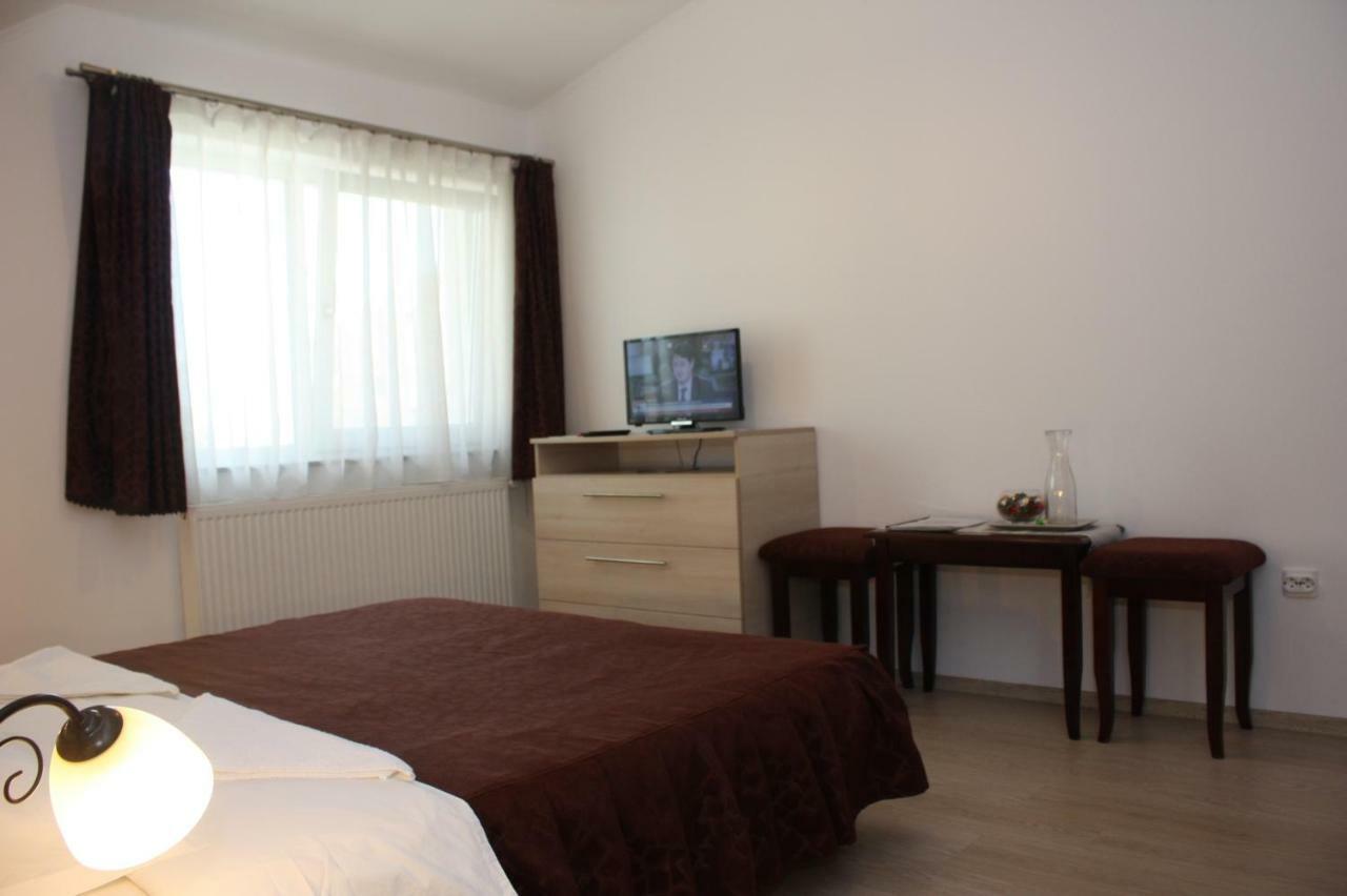 Hotel Casa Ianis Braşov Esterno foto